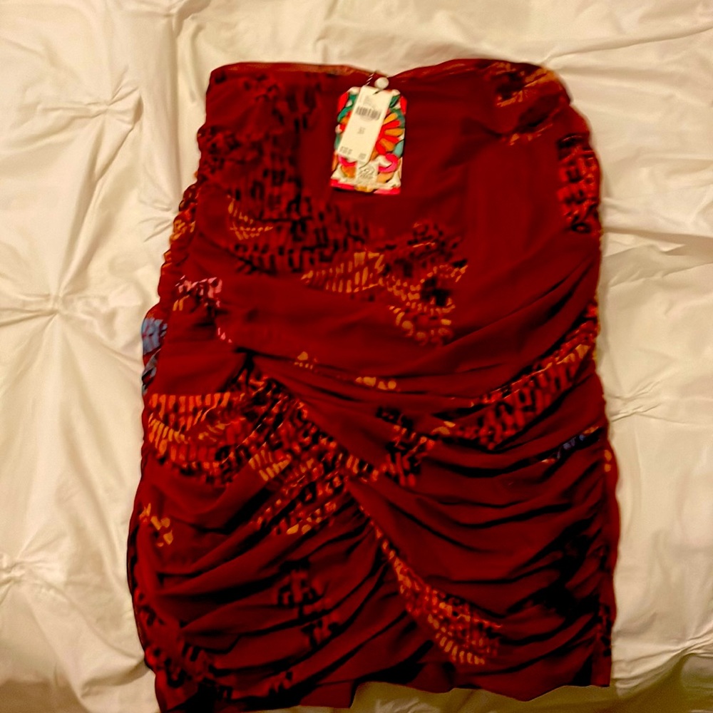 Purchased final sale - like it but just don’t love it so passing it on!